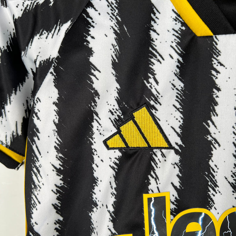 23/24 Conjunto Infantil Juventus - Primeiro Uniforme