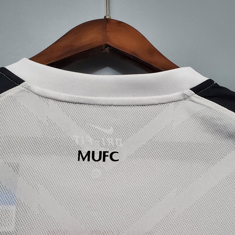 Camisa Retrô Manchester United na versão da Liga dos Campeões 10/11