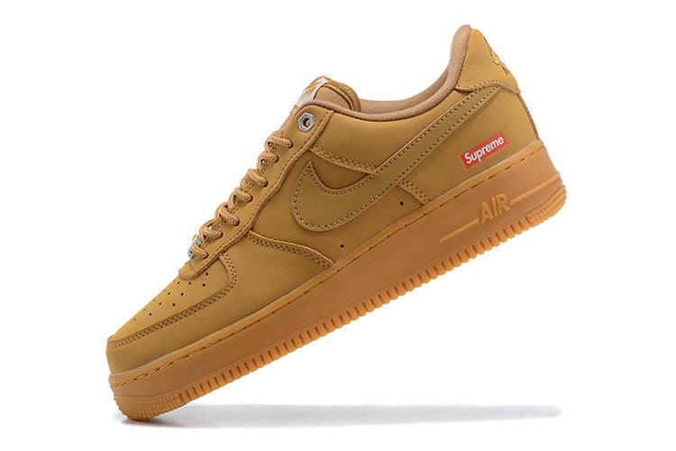 Tênis - Supreme x Nike Air Force 1 Low - Flax