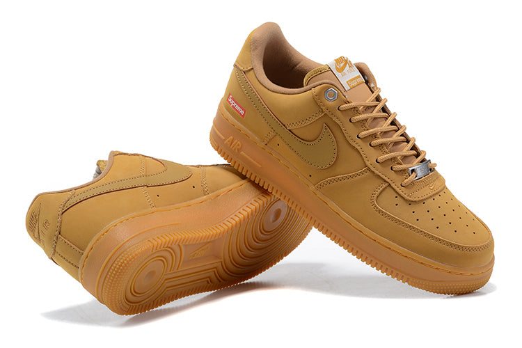 Tênis - Supreme x Nike Air Force 1 Low - Flax