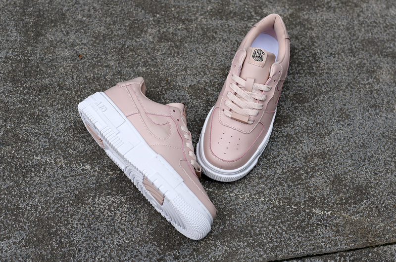 Tênis Feminino da Nike - Air Force 1 Pixel