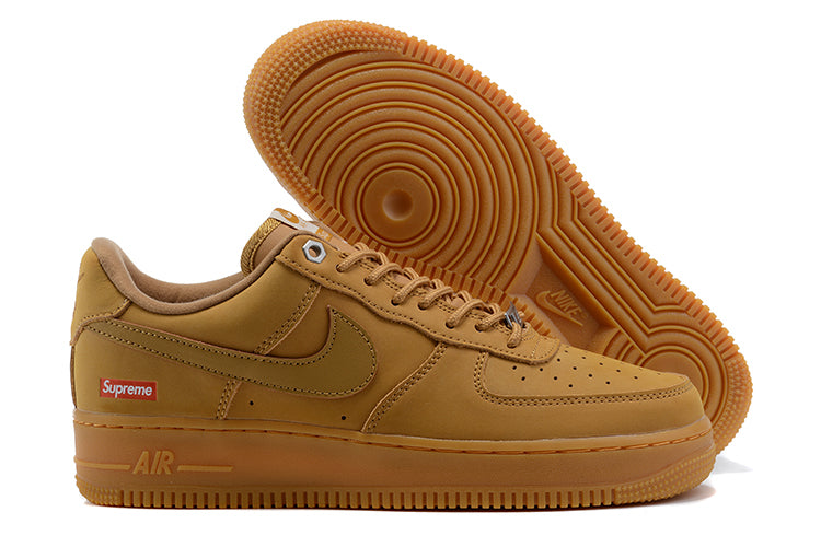 Tênis - Supreme x Nike Air Force 1 Low - Flax