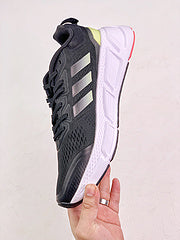 Tênis Adidas Questar Low