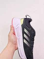 Tênis Adidas Questar Low