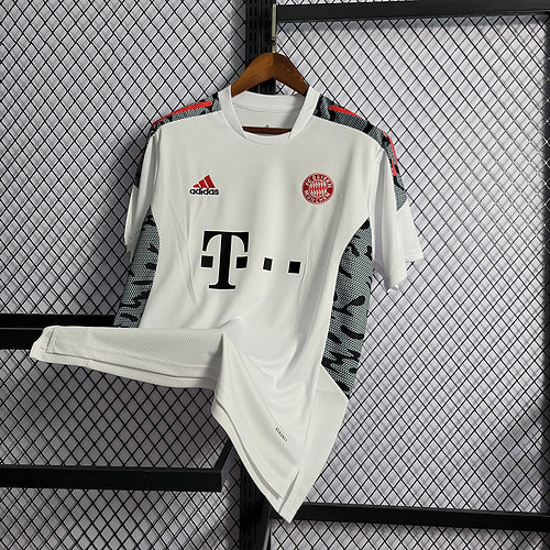 21/22 Bayern Munich training suit white 