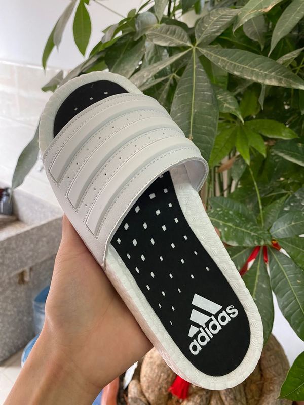 Chinelo Feminino da Adidas - Adilette Boost Slides