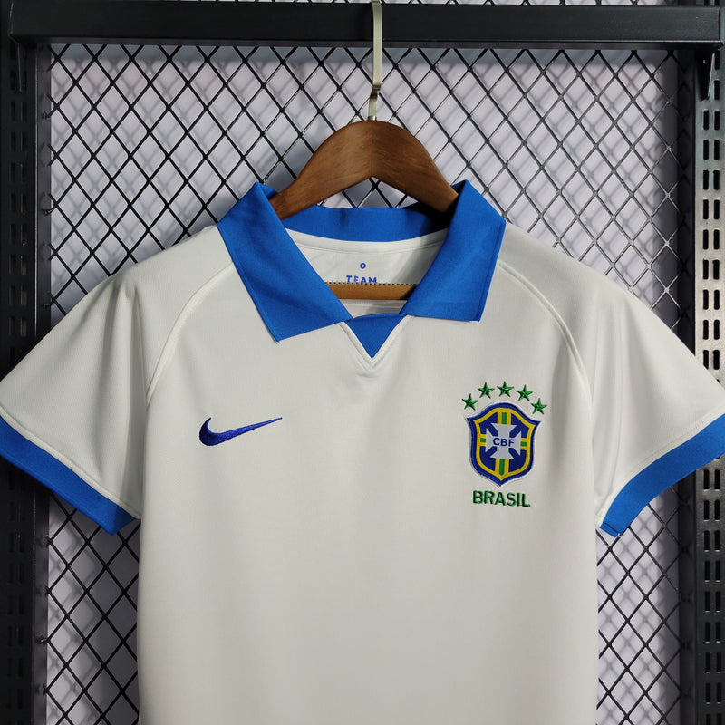 19/20 Brasil feminino - Branca com a gola azul