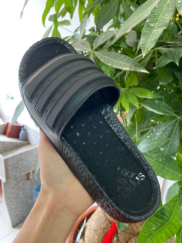 Chinelo Feminino da Adidas - Adilette Boost Slides